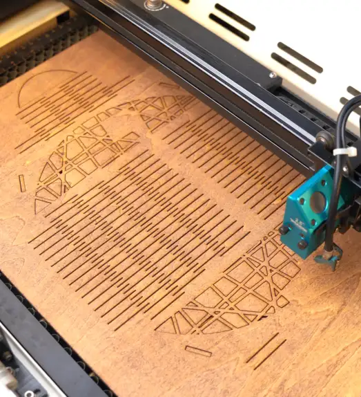 laser cutting the wooden handbag.webp