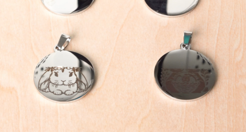 laser-marking-the-keychains