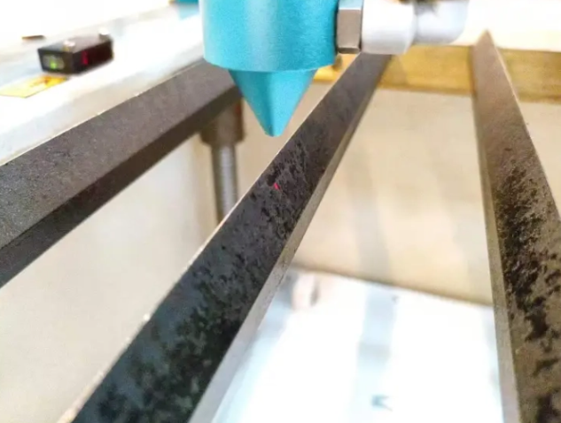 Table de travail de laser de lame