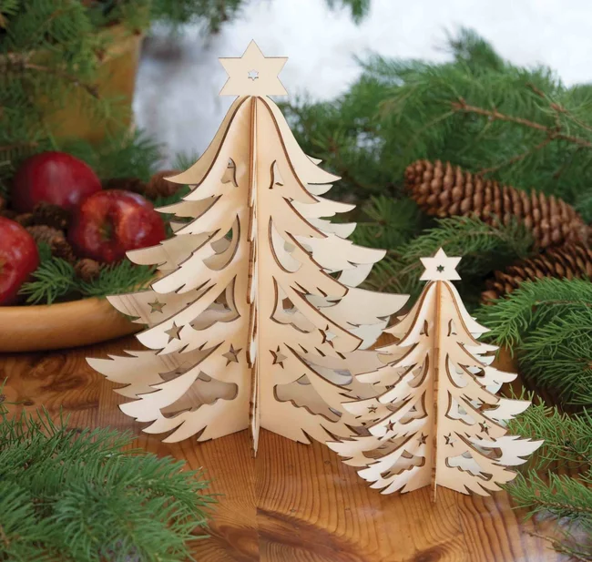 Arbre de Noël en bois en couches fait avec un cutter laser
