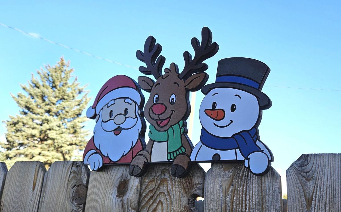 Clôture de Noël en bois décoration par Idle Hands Laser Works