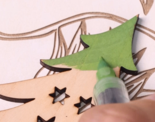 Peinture laser cut en bois ornement pièces avec couleur