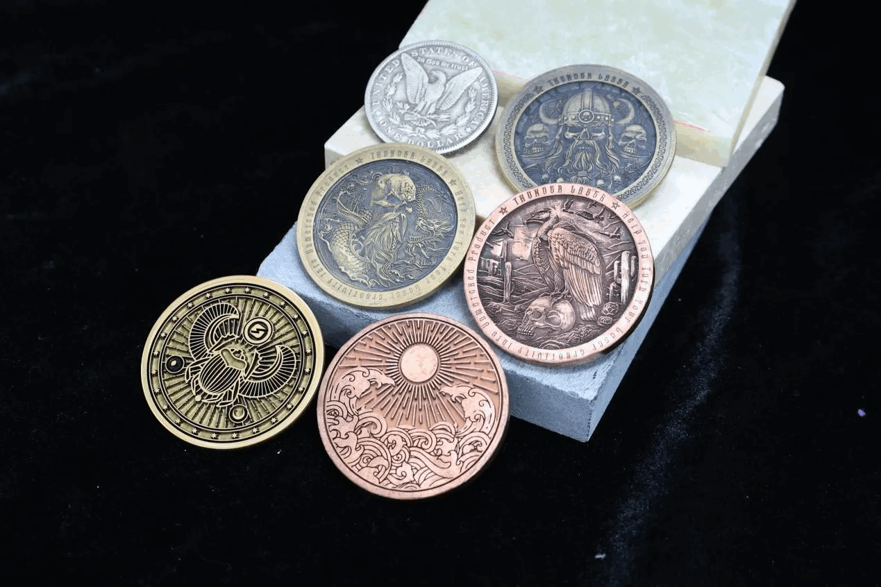 Pièces de monnaie gravées par laser de fibre