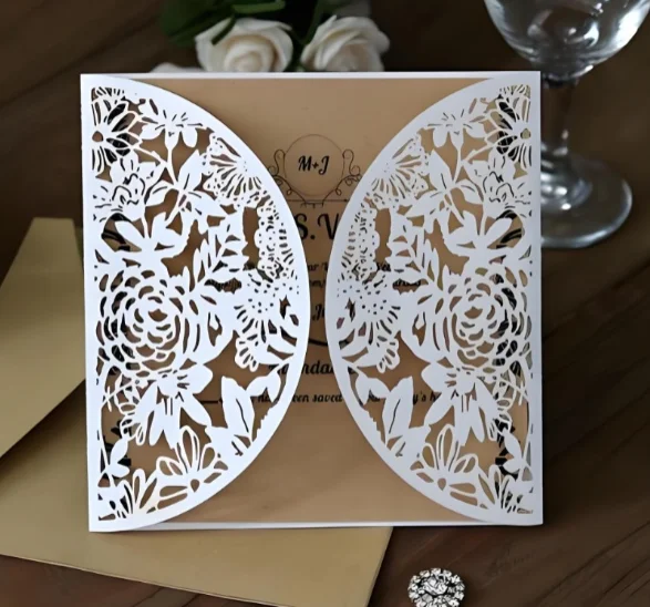 Le laser graver et couper Kraft Paper.webp
