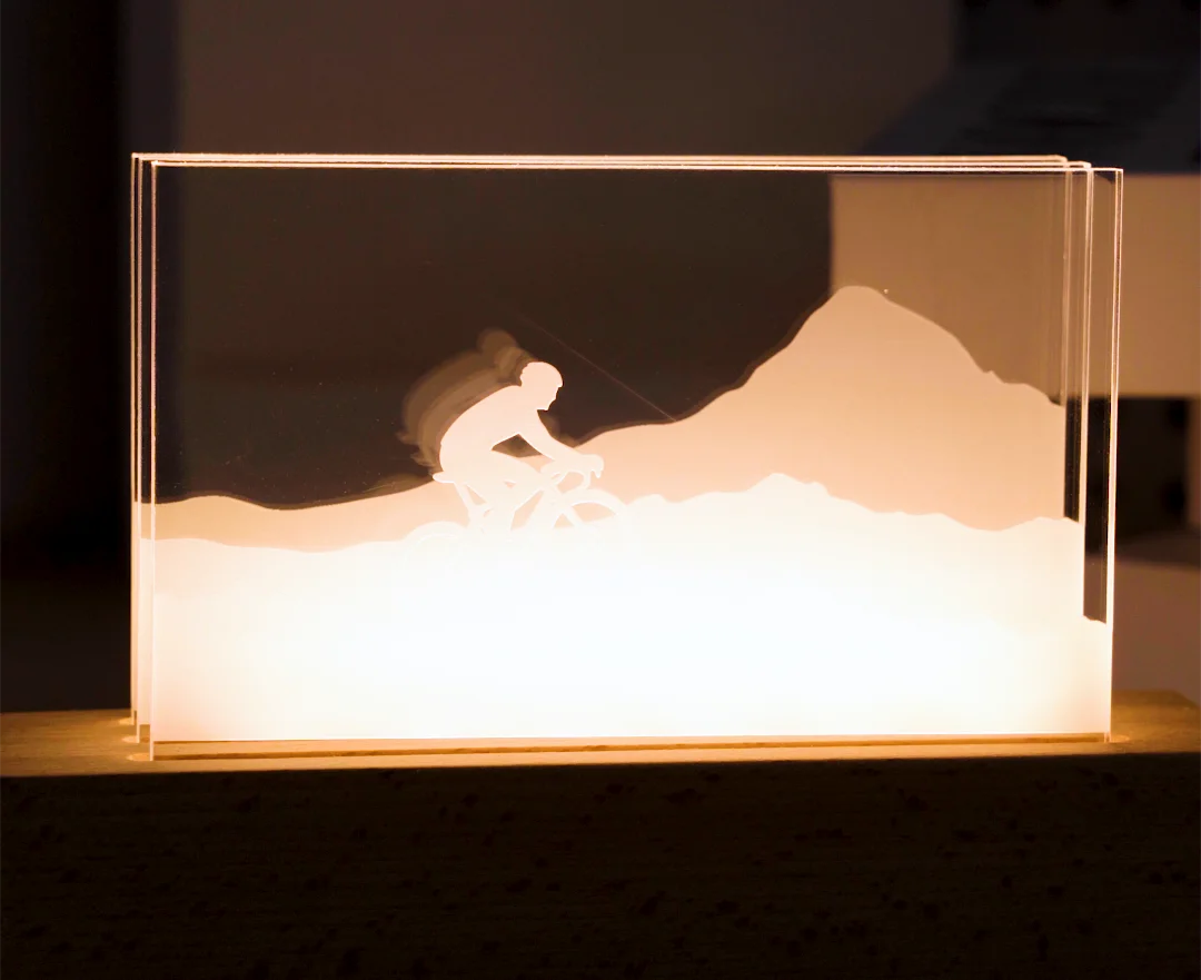 1780043126223443.webp Une lampe LED en acrylique. webp