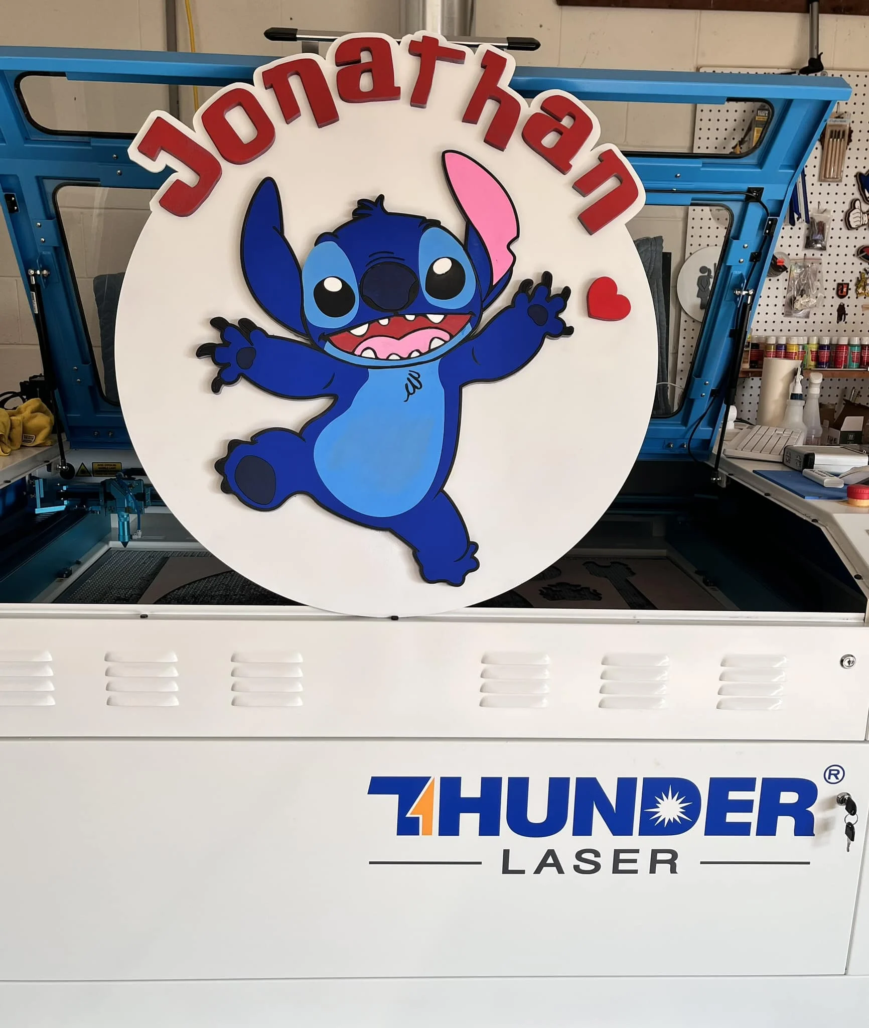 1780043230348395.webp Une image de peinture de décoration découpée au laser. webp