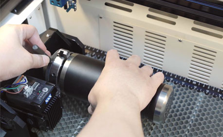 Comment utiliser l'attachement rotatif sur Thunder Laser Bolt
