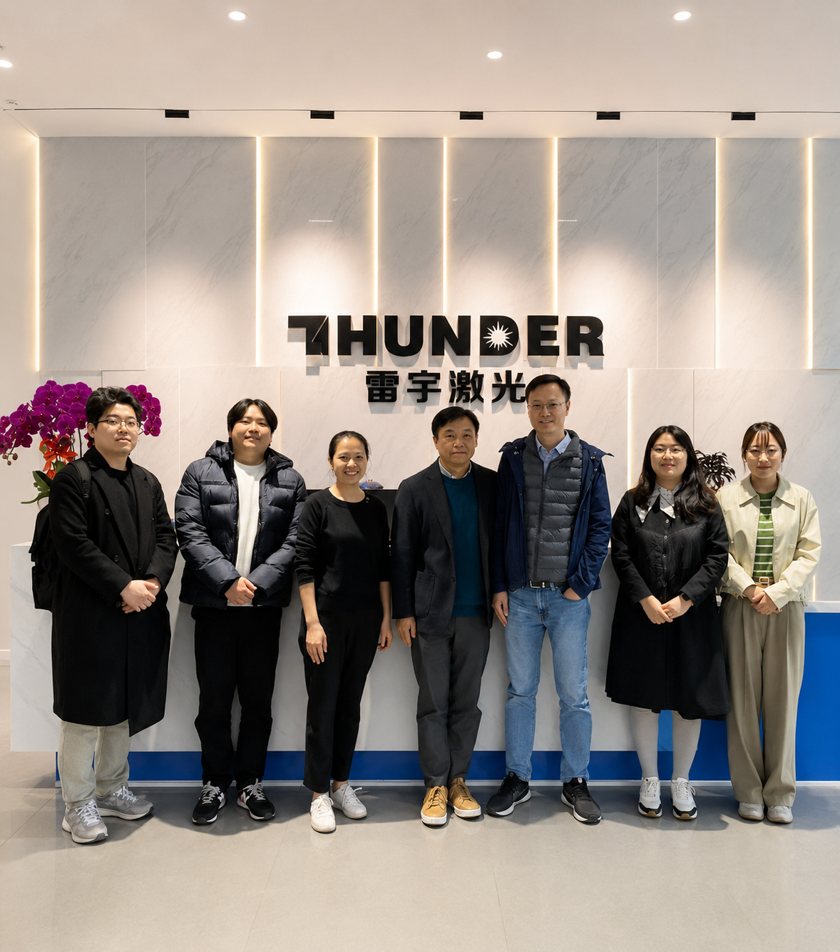 L'agent coréen Choi visite Thunder Laser pour discuter de Thunder Bolt
